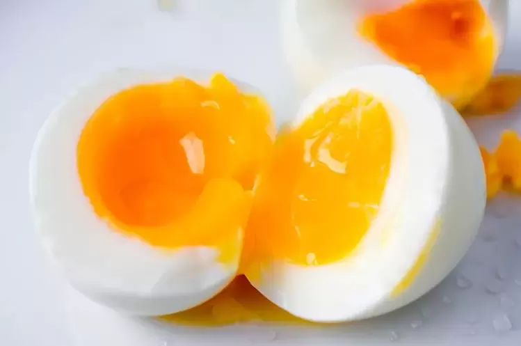 mīksti vārīta vistas ola diētai bez ogļhidrātiem
