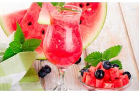 Arbūzu dzēriens arbūzu diētas ēdienkartē svara zaudēšanai nedēļā