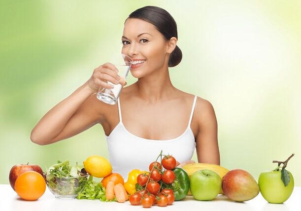 Ūdens diētas princips ir dzeršanas režīma ievērošana kopā ar pilnvērtīgas pārtikas lietošanu